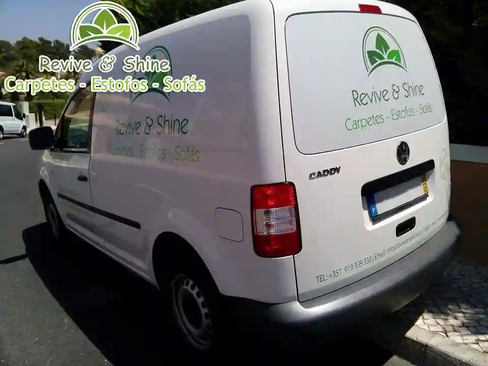 Viatura de serviço da Revive & Shine a operar em Almancil, Algarve – equipa local de limpeza profissional